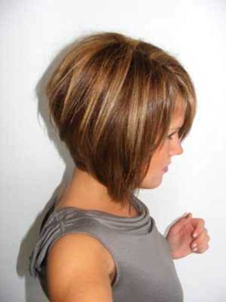 Short and straight Bob Hairdo with Bouncy Back