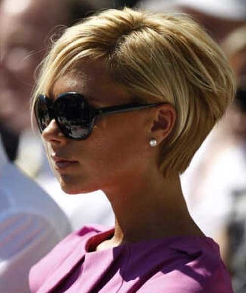 Victoria Beckham Blonde Color Short Straight Hair