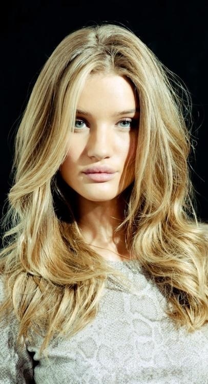 Blond Long Layered Wavy Hairstyle