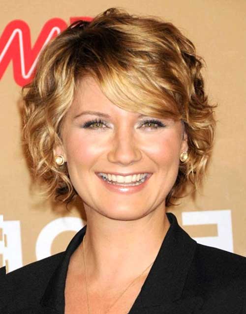 Layered Short Curly Hair for Over 40