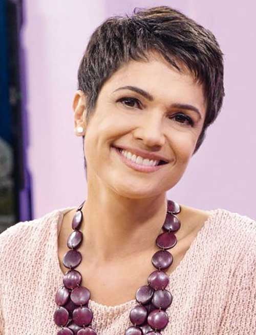 Short Hairstyles for Women Over 50 7