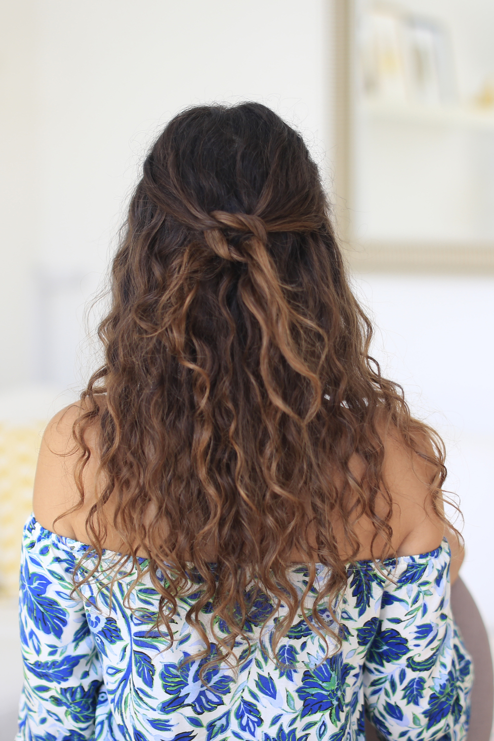 Soft curly hairstyle for this fall