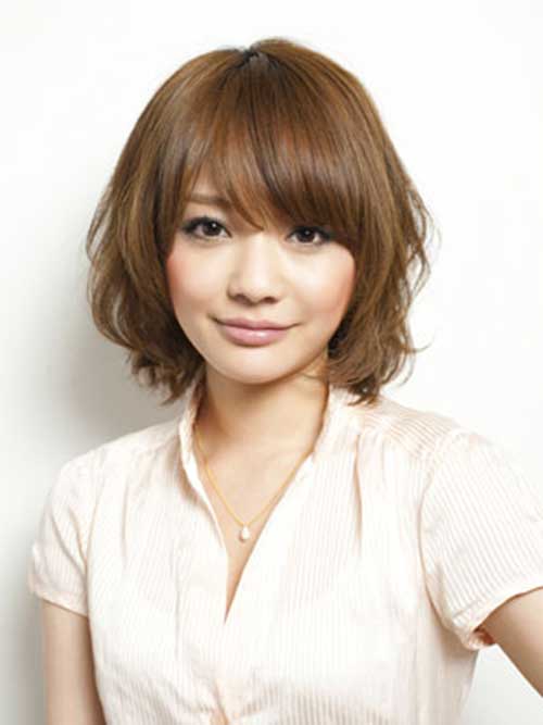 Short Cute Hairstyle with Side Bangs for Thick Fine Hair