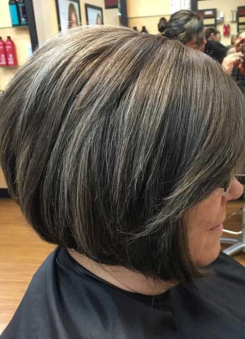 Short Haircuts for Older Women 4