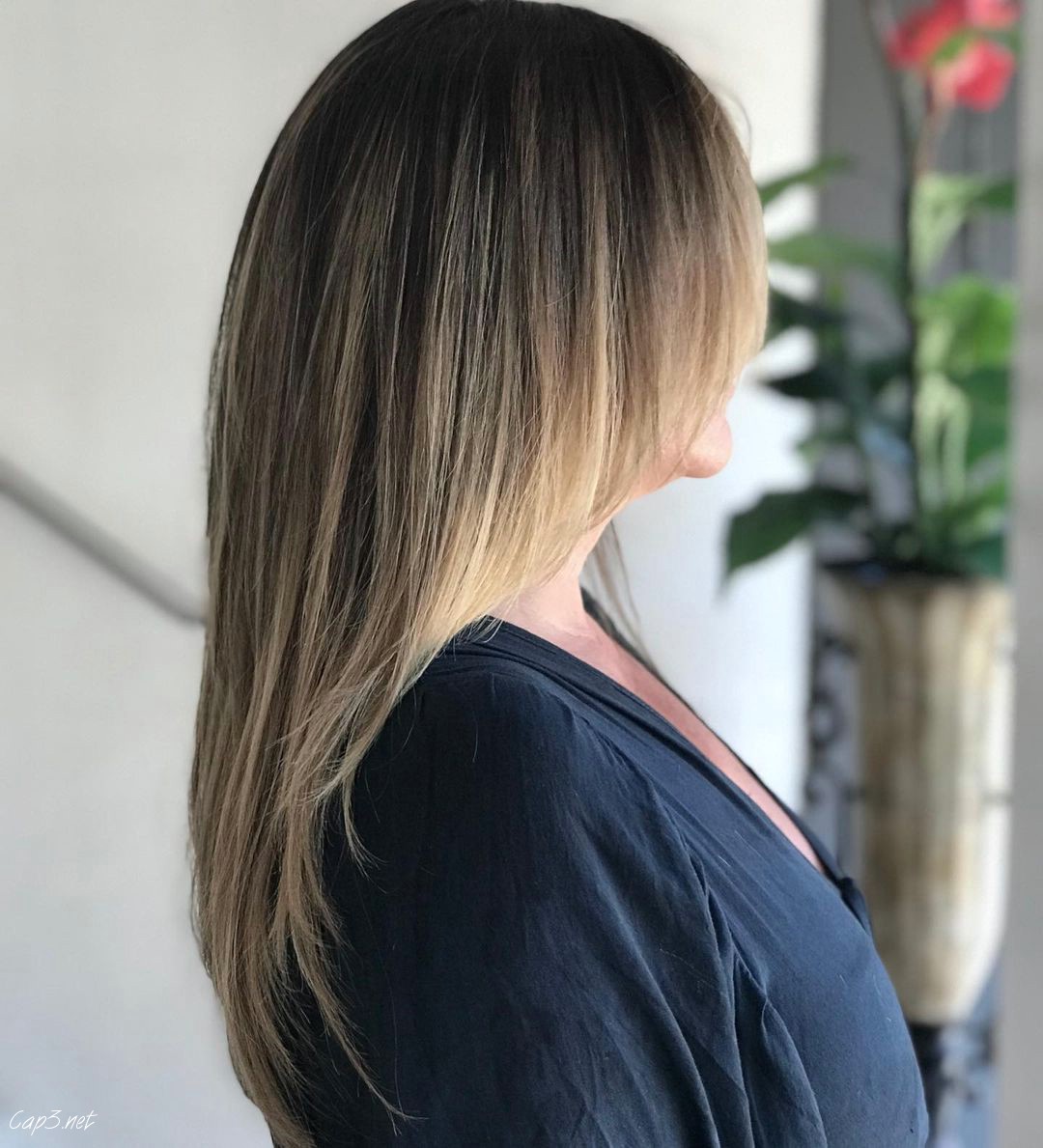 A line Bob Blonde Hair With Dark Roots