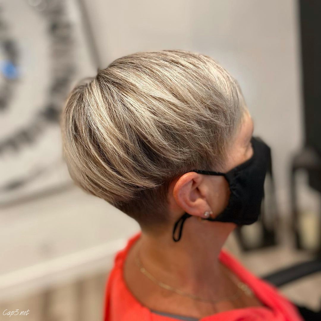 Blonde With Highlights And Undercut Details