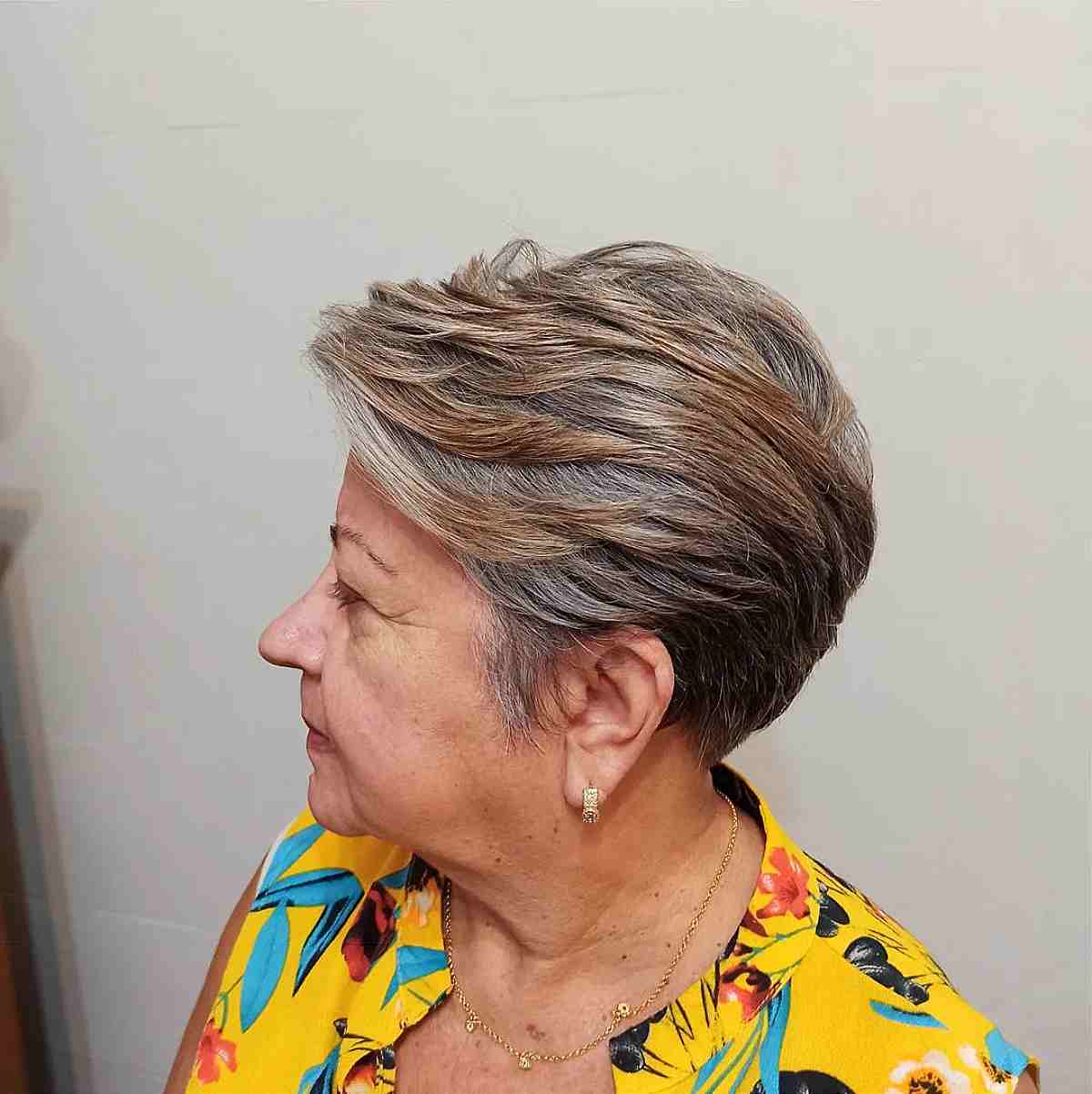short graduated pixie haircut with highlights for a 60 year old